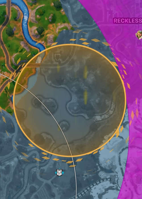 What does the yellow circle mean in Fortnite?