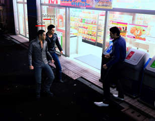 kiryu-fighting-thugs-outside-shop.jpg