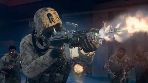 Operator shooting LMG in Warzone