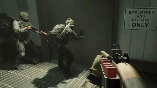 Ready or Not screenshot showing breaching a door