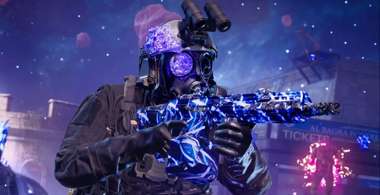 zombies-operator-holding-blue-weapon.jpg